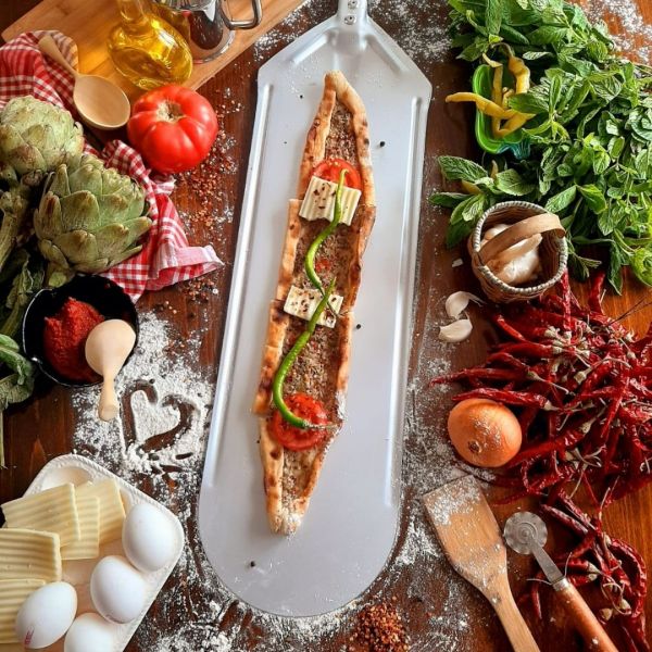 DBS Gastro’s aluminum pide paddle is the ultimate solution